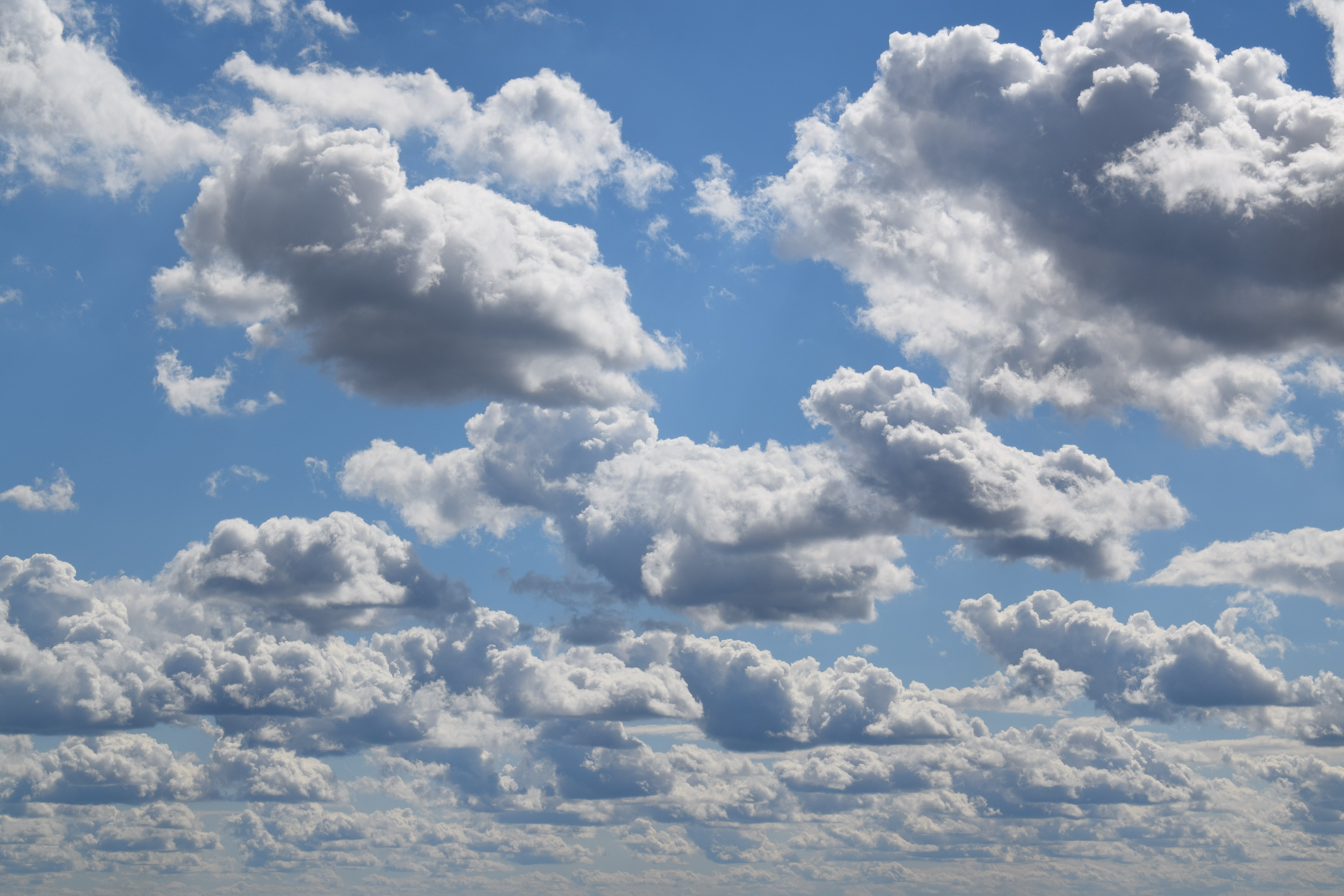 Hyvännäköisiä kumpiaisia